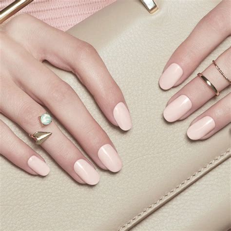 Unghie rosa: tutte le sfumature per una manicure romantica e。